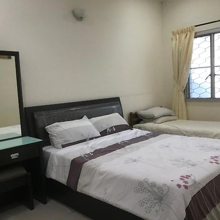 Carols Guesthouse Near Jonker And Satay Celup 말라카 외부 사진