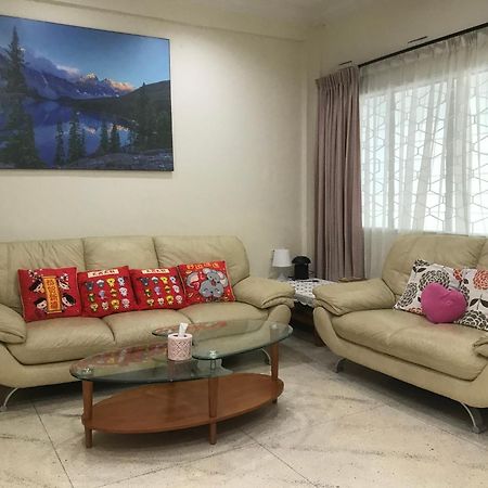 Carols Guesthouse Near Jonker And Satay Celup 말라카 외부 사진