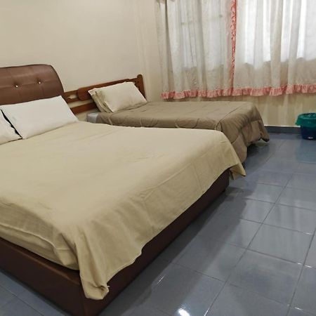 Carols Guesthouse Near Jonker And Satay Celup 말라카 외부 사진
