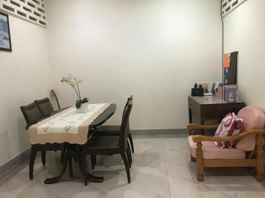 Carols Guesthouse Near Jonker And Satay Celup 말라카 외부 사진